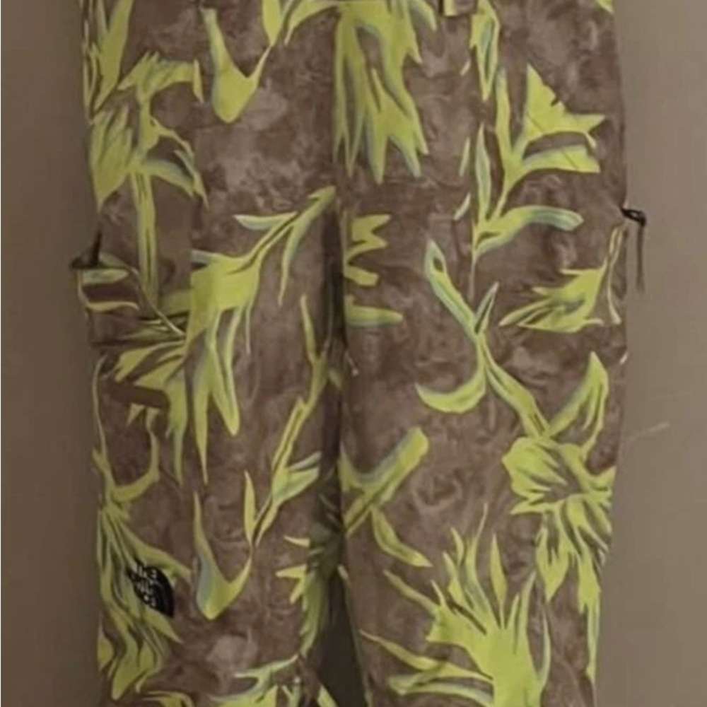 The North Face bib snow jumpsuit pre-own in EXCELLENT condition